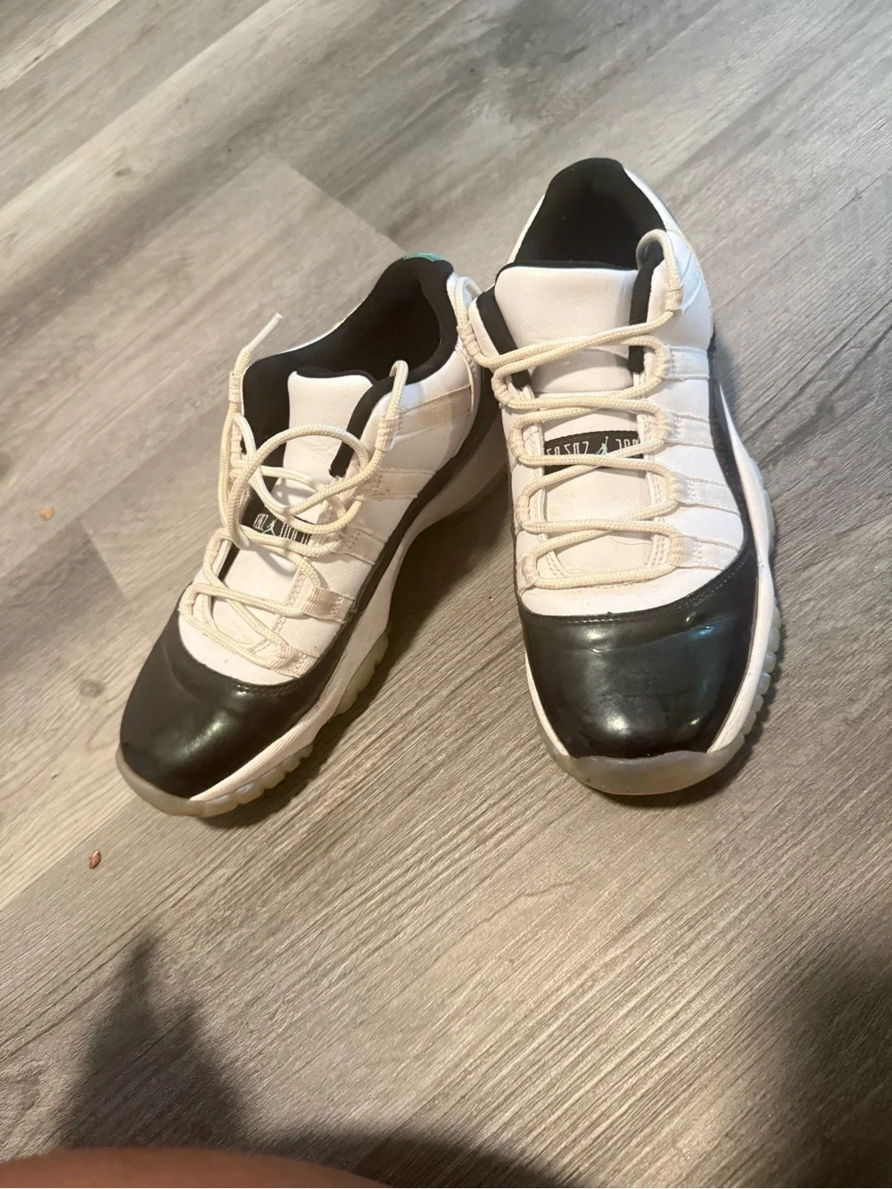 Jordan Kids Low-Top Sneakers in White and Black